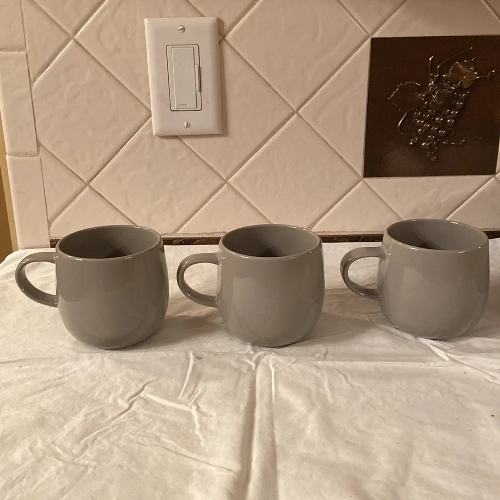 Set of 3 like new Crate & Barrel Camden Mugs